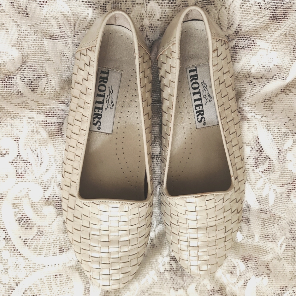 🔥Trotters Women's Basket Weave Cream Flats Size 7M